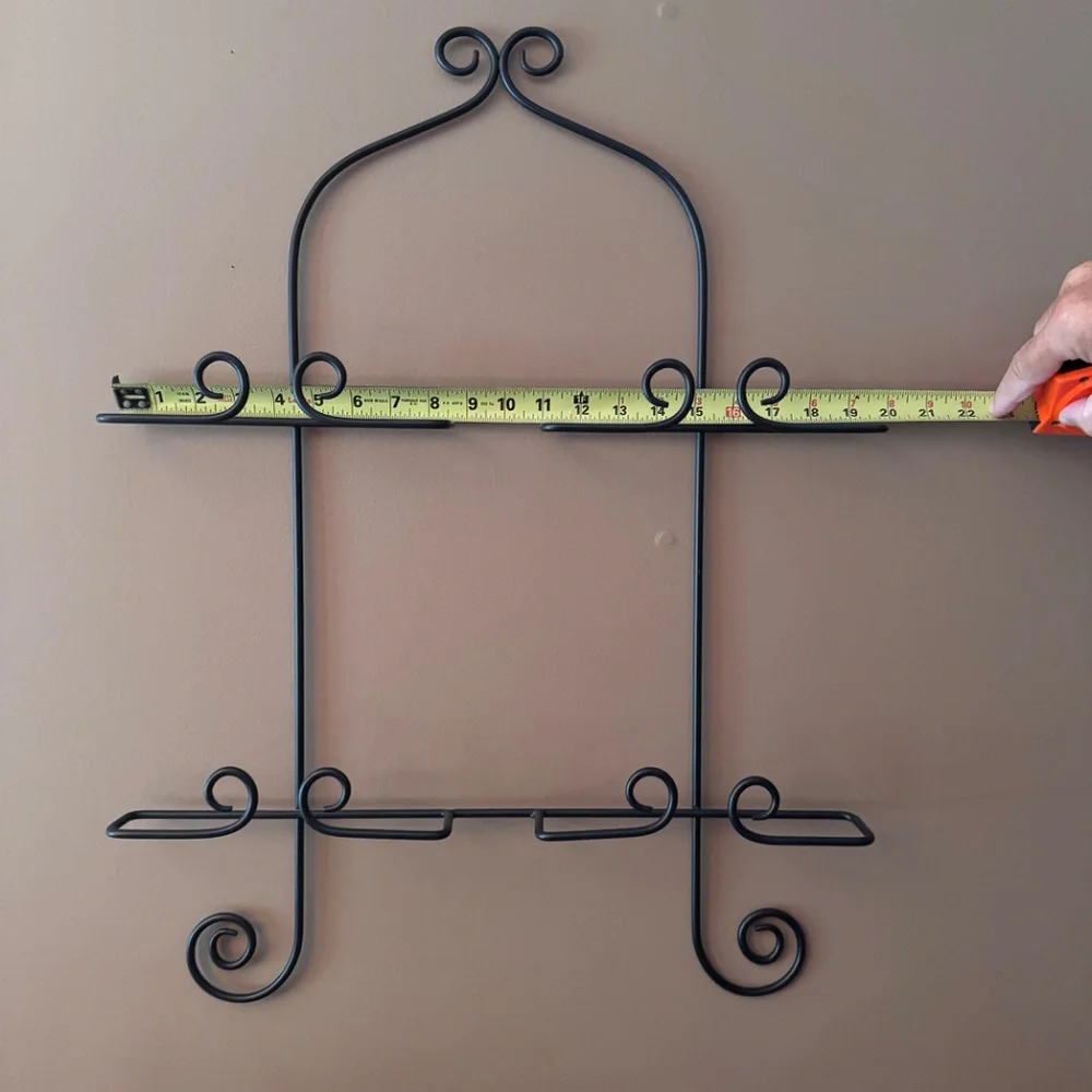 Price Drop!! ⬇️ Wrought iron display and four decorative plates by Oriental